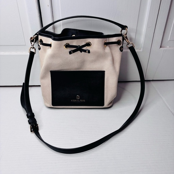 Price firm MICHAEL KORS Maeve Medium Canvas Bucket Bag - Picture 3 of 11
